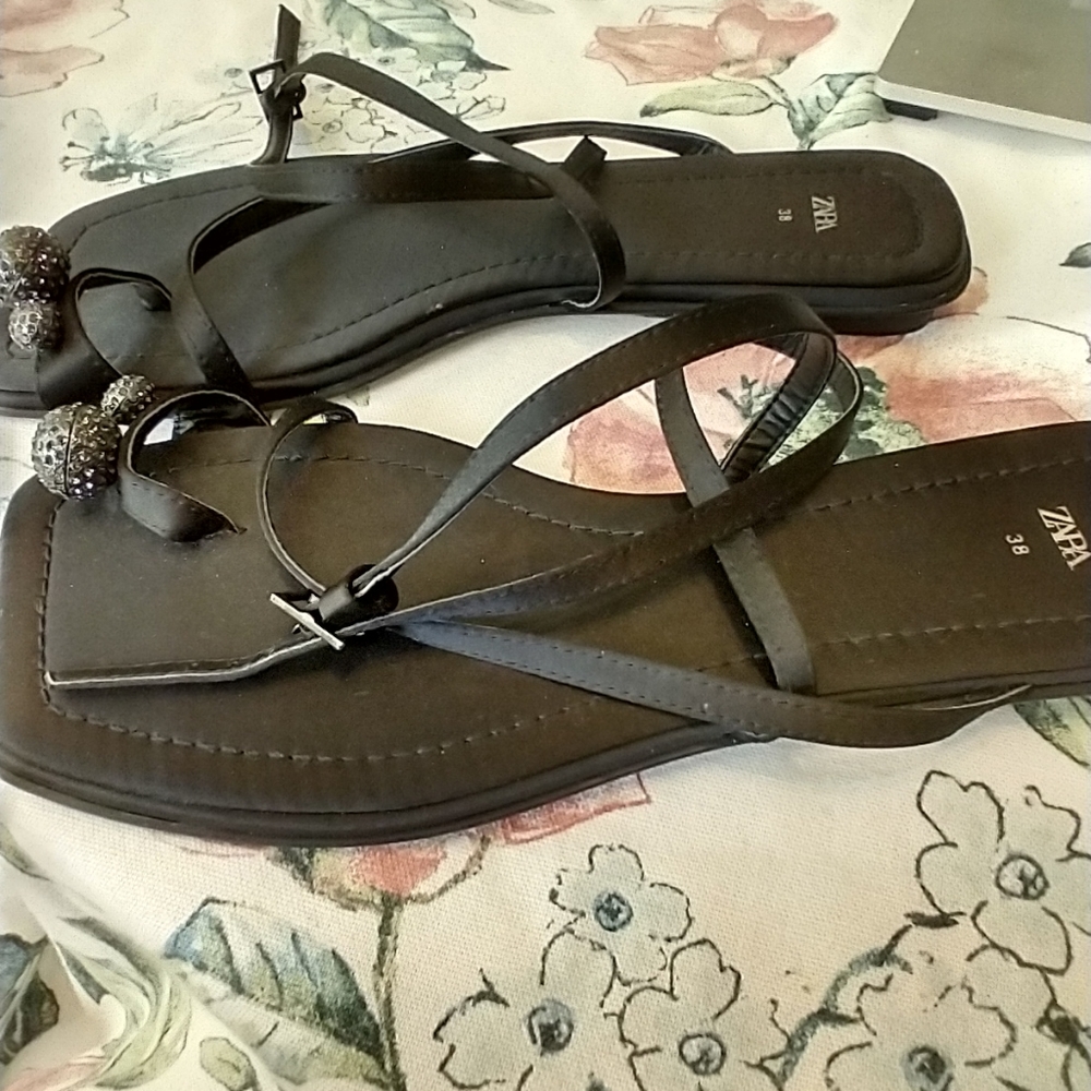 Sandals - Picture 2 of 5